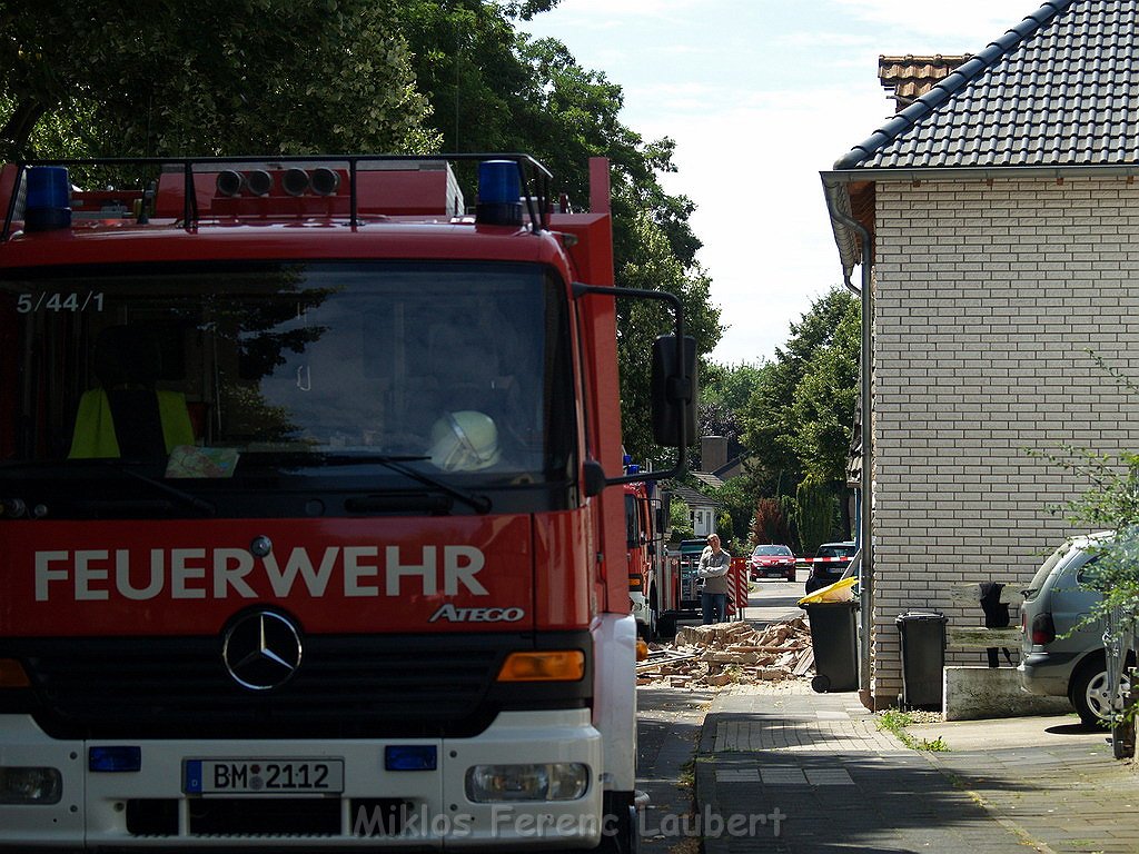 Detonation im Haus Erftstadt Dirmertsheim Brueckenstr P560.JPG